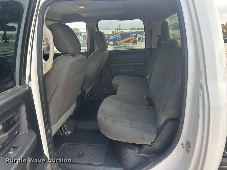 image for item IU9111 2014 Dodge Ram 2500HD  Crew Cab pickup truck cab and chassis