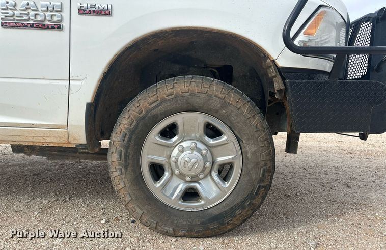 image for item IU9111 2014 Dodge Ram 2500HD  Crew Cab pickup truck cab and chassis