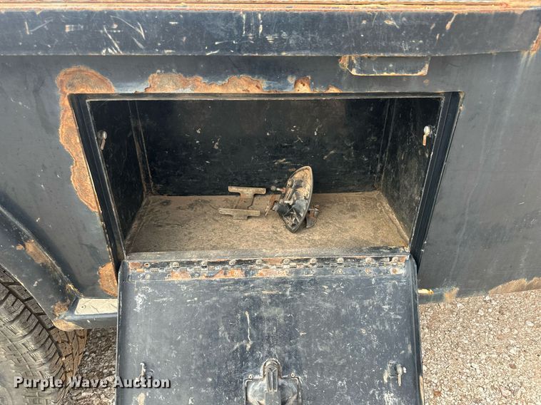 image for item IU9112 2016 Dodge Ram 3500HD  Crew Cab flatbed pickup truck