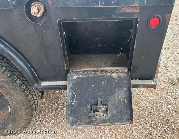 image for item IU9112 2016 Dodge Ram 3500HD  Crew Cab flatbed pickup truck