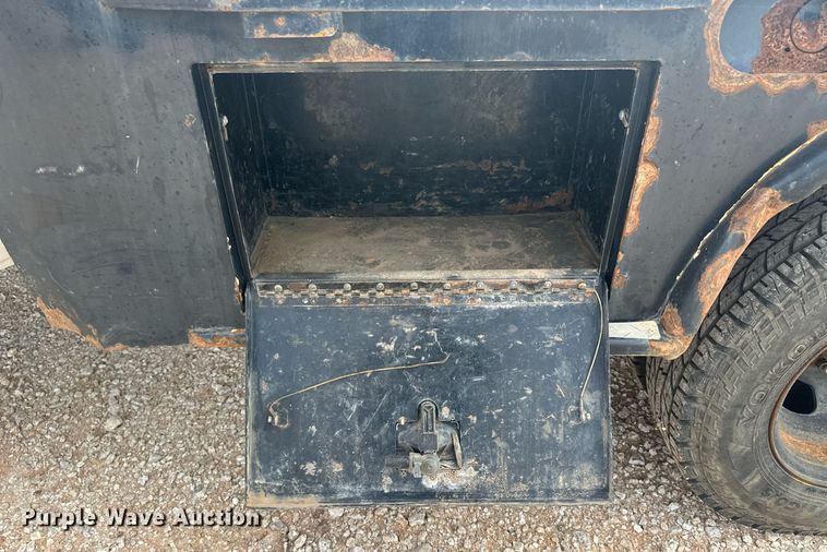 image for item IU9112 2016 Dodge Ram 3500HD  Crew Cab flatbed pickup truck