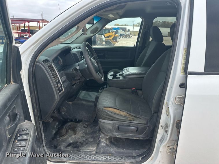 image for item IU9112 2016 Dodge Ram 3500HD  Crew Cab flatbed pickup truck