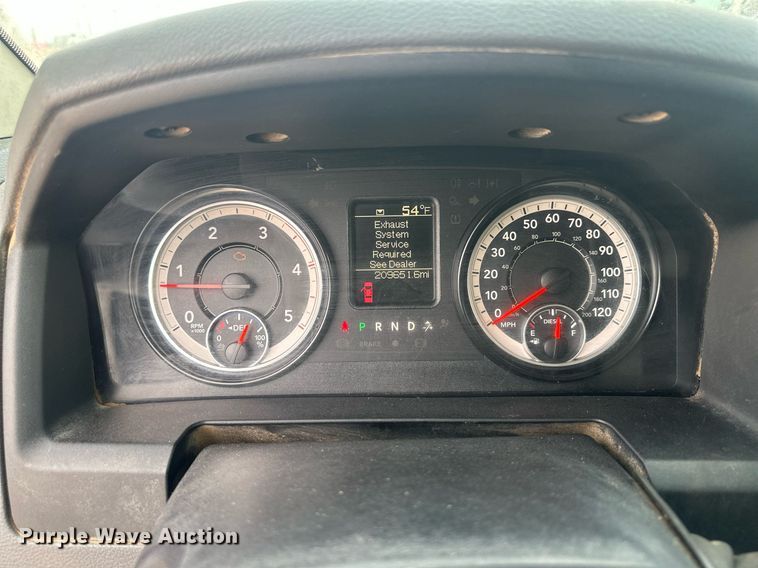 image for item IU9112 2016 Dodge Ram 3500HD  Crew Cab flatbed pickup truck