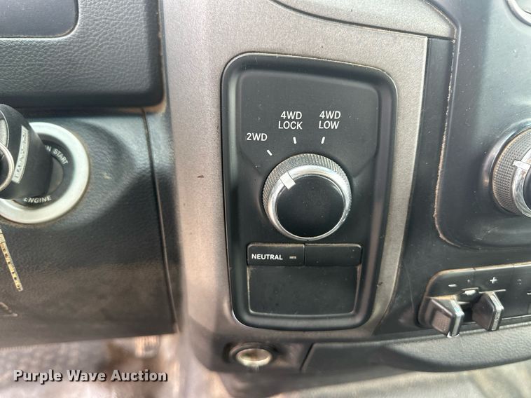 image for item IU9112 2016 Dodge Ram 3500HD  Crew Cab flatbed pickup truck