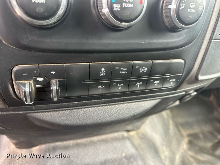 image for item IU9112 2016 Dodge Ram 3500HD  Crew Cab flatbed pickup truck