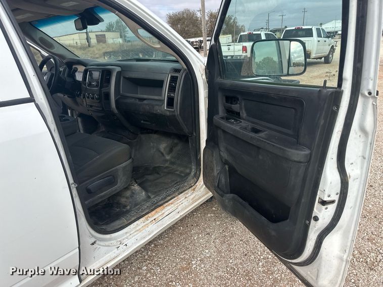 image for item IU9112 2016 Dodge Ram 3500HD  Crew Cab flatbed pickup truck