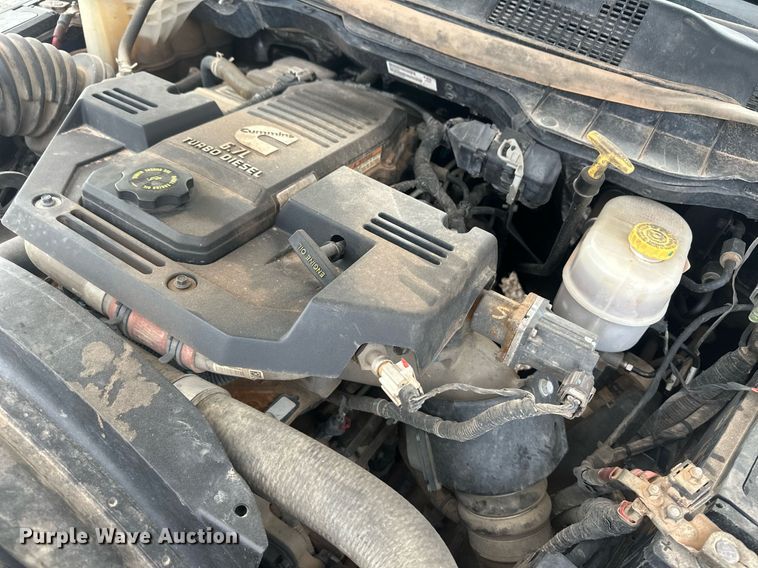 image for item IU9112 2016 Dodge Ram 3500HD  Crew Cab flatbed pickup truck