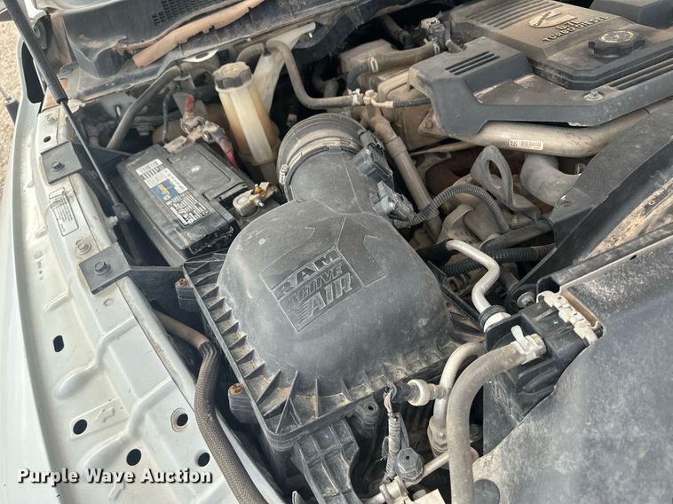 image for item IU9112 2016 Dodge Ram 3500HD  Crew Cab flatbed pickup truck