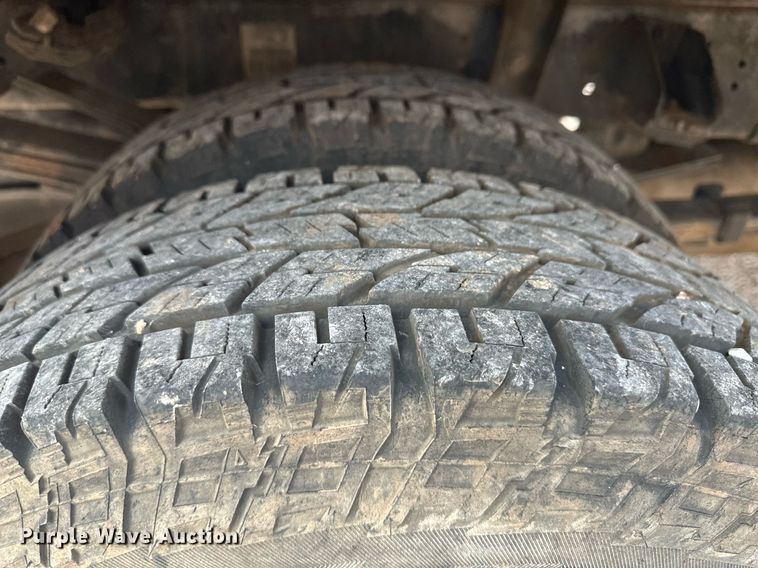 image for item IU9112 2016 Dodge Ram 3500HD  Crew Cab flatbed pickup truck