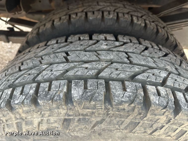 image for item IU9112 2016 Dodge Ram 3500HD  Crew Cab flatbed pickup truck