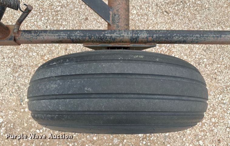 image for item IU9116 Cardon  hay bale trailer