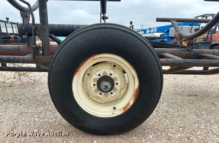 image for item IU9116 Cardon  hay bale trailer