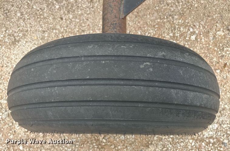 image for item IU9116 Cardon  hay bale trailer