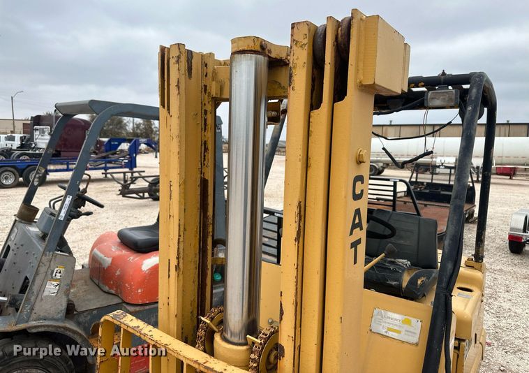 image for item IU9121 Caterpillar V50B  forklift