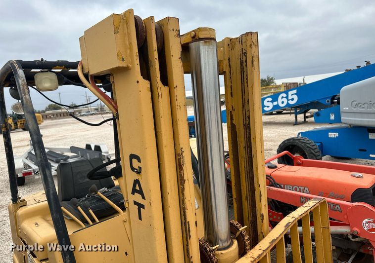 image for item IU9121 Caterpillar V50B  forklift