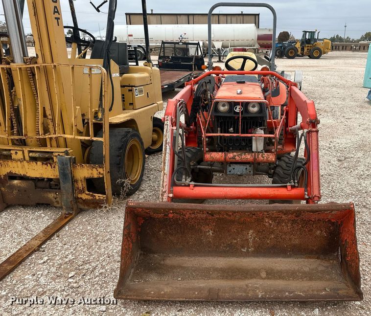 image for item IU9122 Kubota B7800  tractor