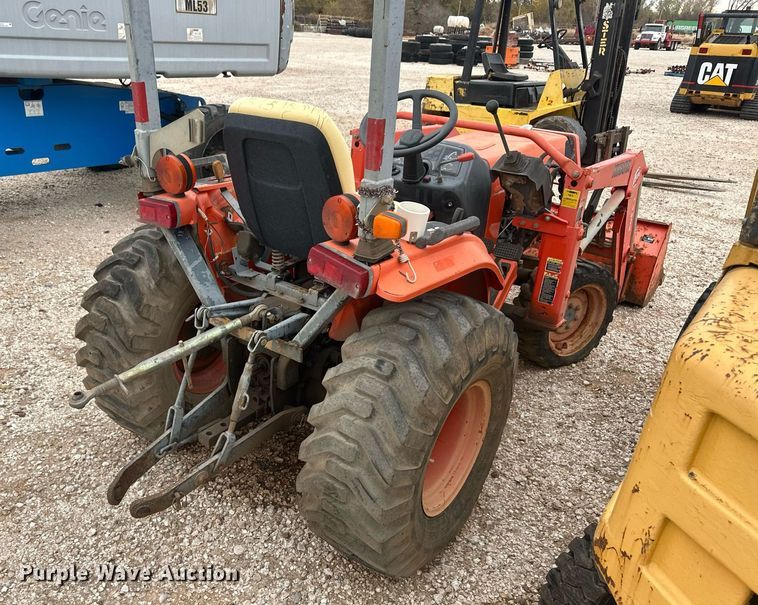 image for item IU9122 Kubota B7800  tractor