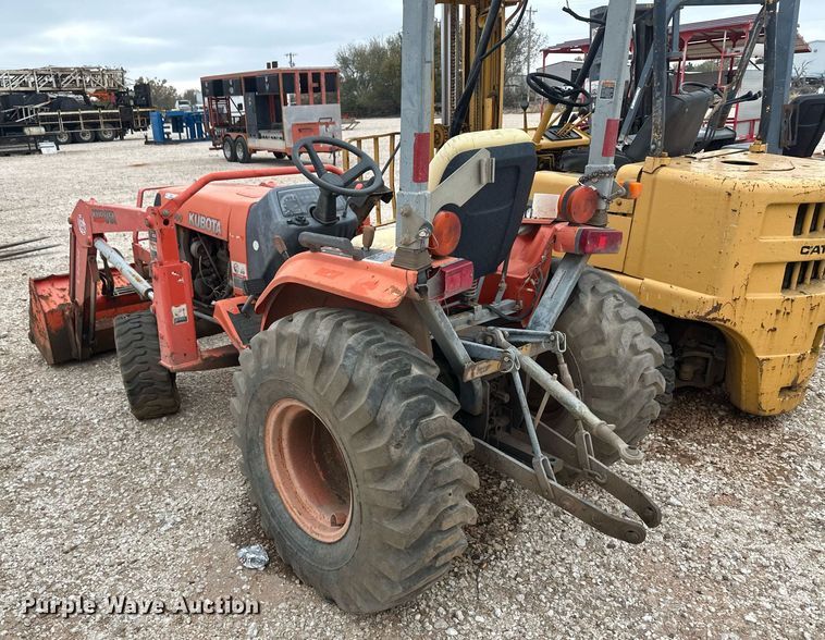 image for item IU9122 Kubota B7800  tractor