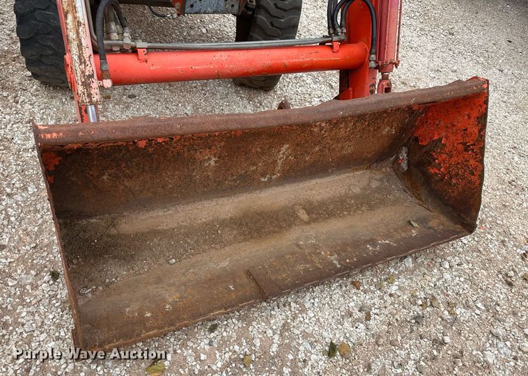 image for item IU9122 Kubota B7800  tractor