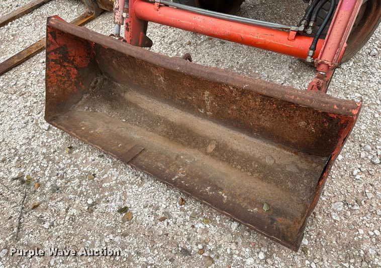 image for item IU9122 Kubota B7800  tractor