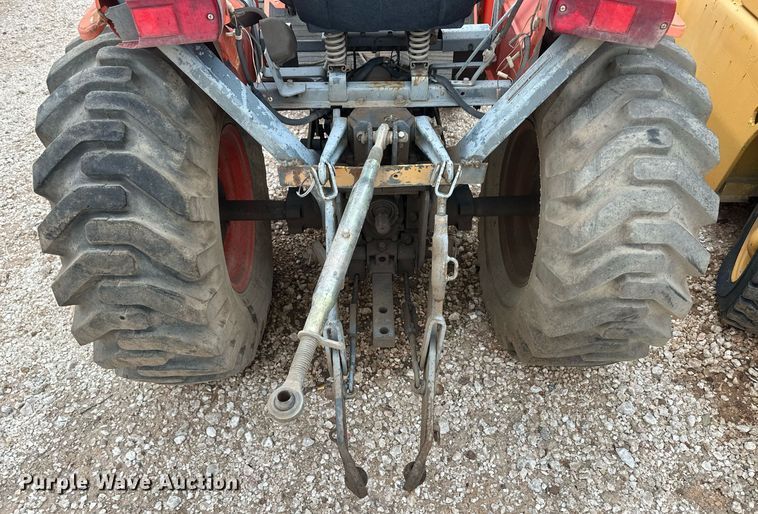 image for item IU9122 Kubota B7800  tractor