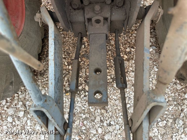 image for item IU9122 Kubota B7800  tractor