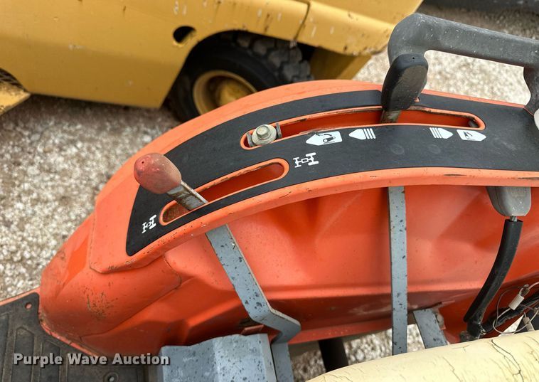 image for item IU9122 Kubota B7800  tractor