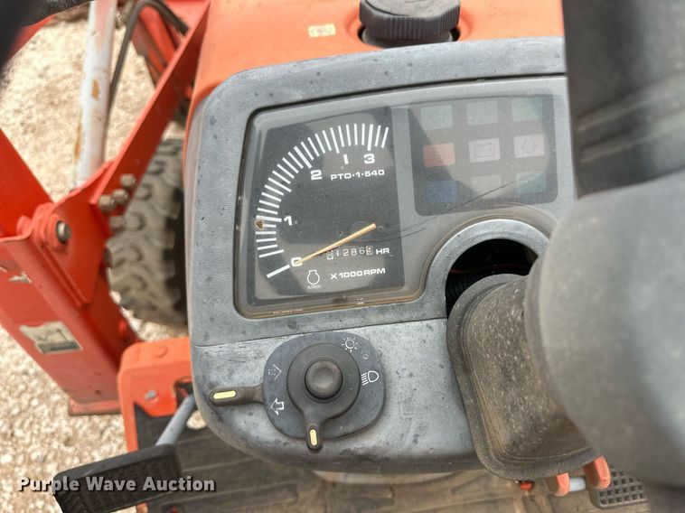 image for item IU9122 Kubota B7800  tractor
