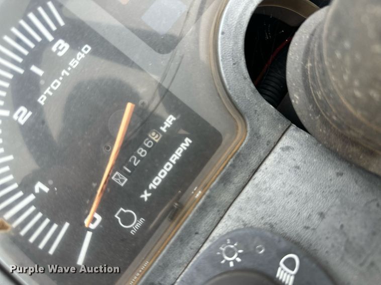 image for item IU9122 Kubota B7800  tractor