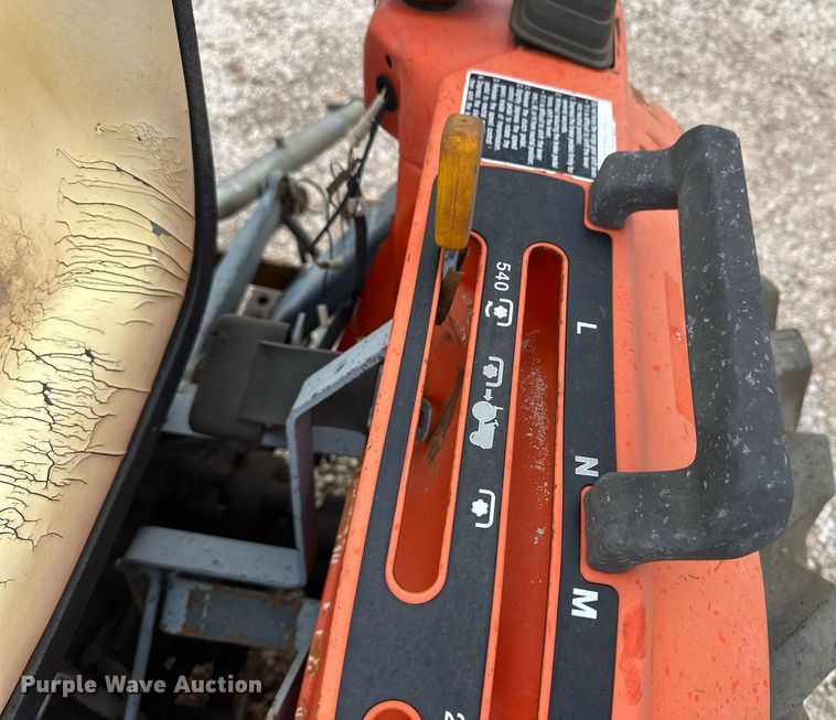 image for item IU9122 Kubota B7800  tractor