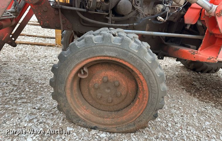 image for item IU9122 Kubota B7800  tractor