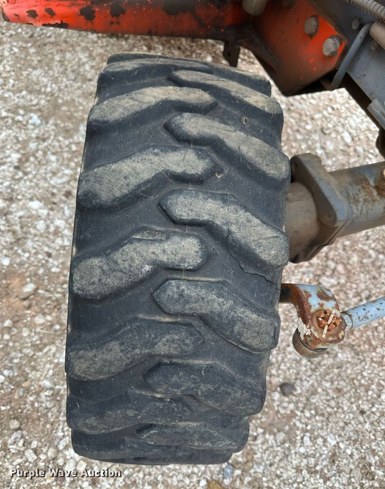 image for item IU9122 Kubota B7800  tractor