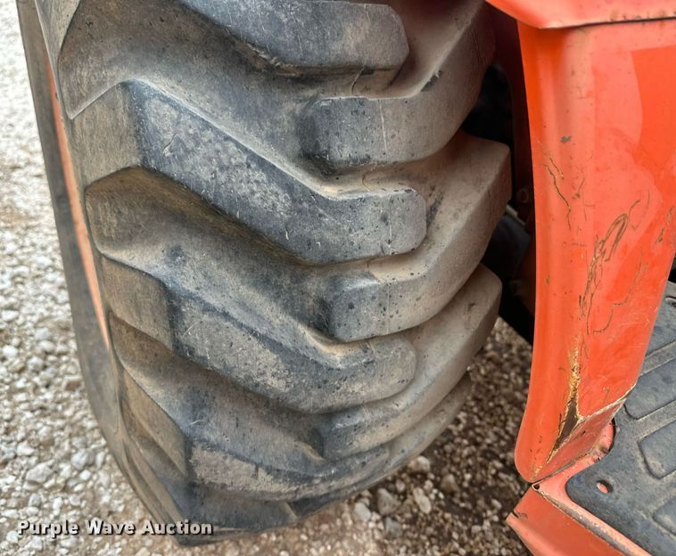 image for item IU9122 Kubota B7800  tractor