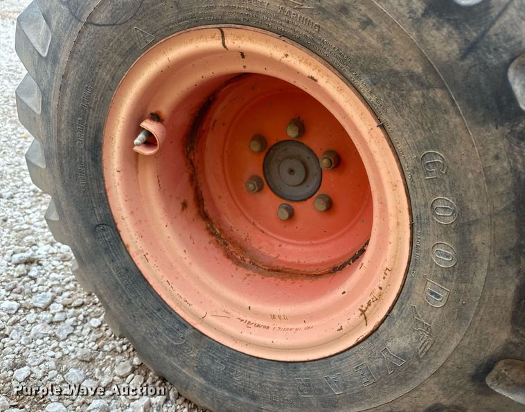 image for item IU9122 Kubota B7800  tractor