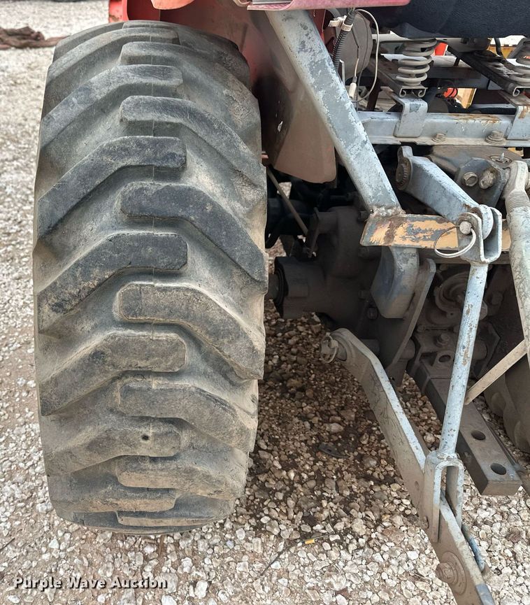 image for item IU9122 Kubota B7800  tractor