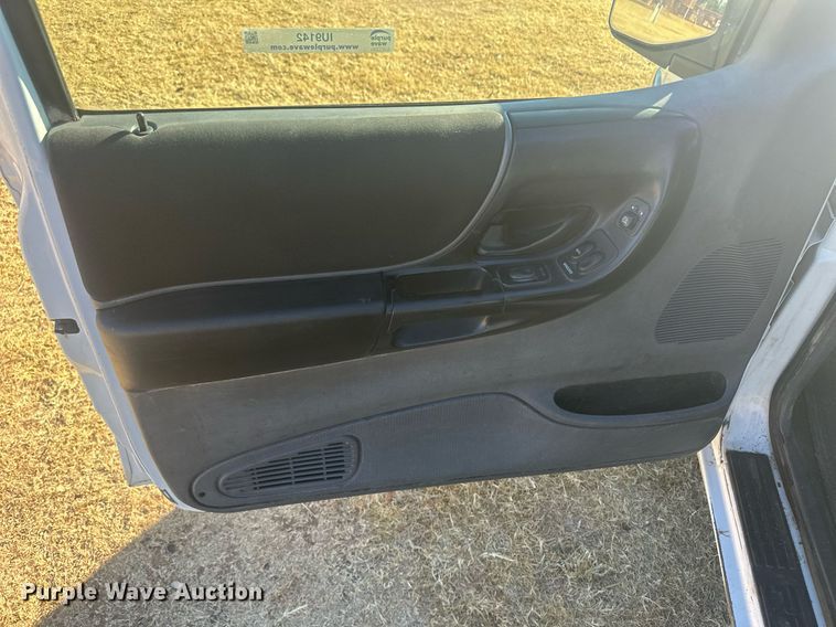 image for item IU9142 2003 Ford Ranger  SuperCab pickup truck