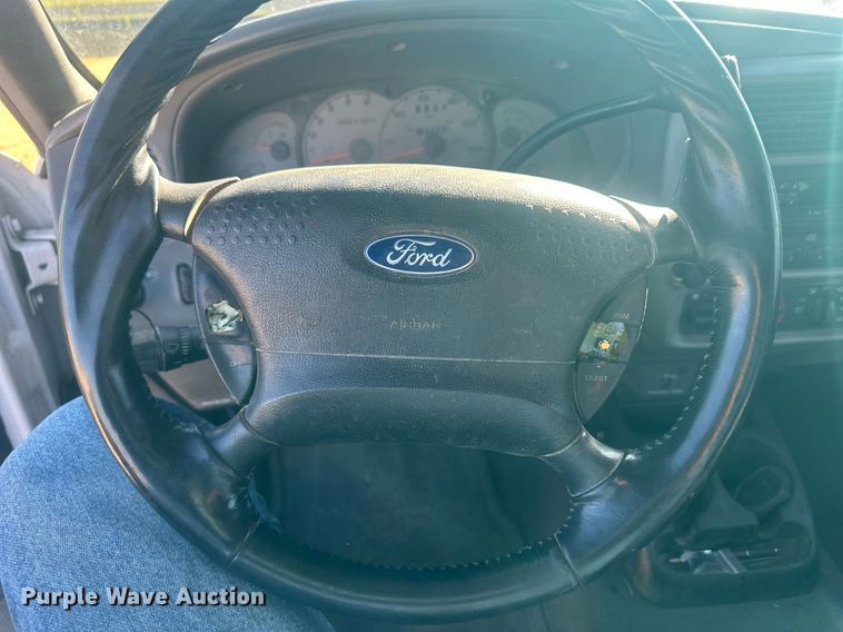 image for item IU9142 2003 Ford Ranger  SuperCab pickup truck