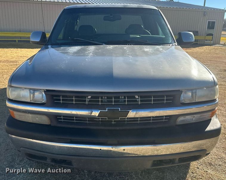 image for item IU9143 2000 Chevrolet Silverado 1500  Ext. Cab pickup truck
