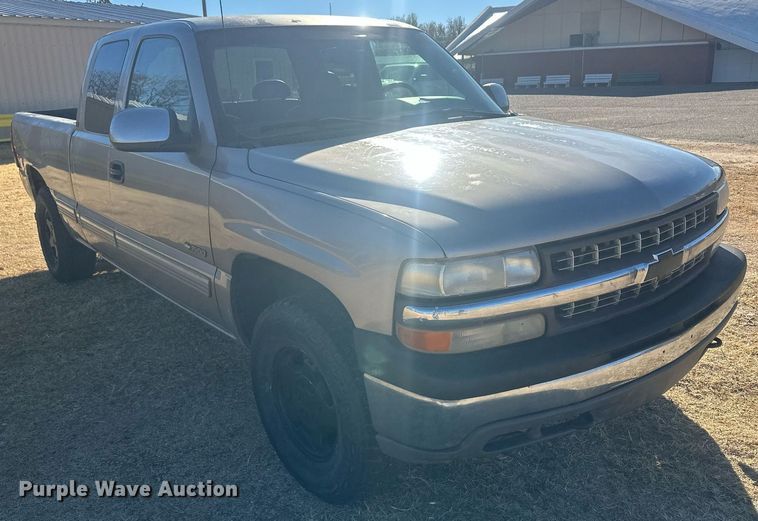 image for item IU9143 2000 Chevrolet Silverado 1500  Ext. Cab pickup truck