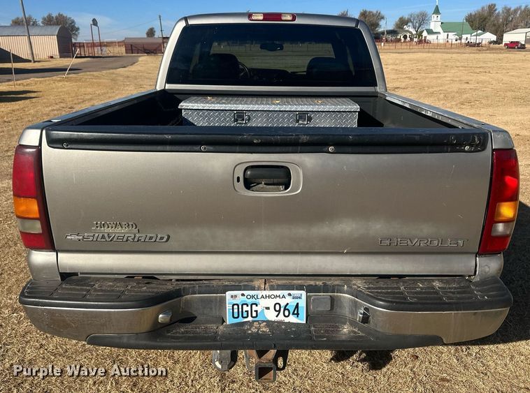 image for item IU9143 2000 Chevrolet Silverado 1500  Ext. Cab pickup truck