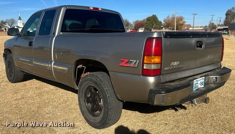 image for item IU9143 2000 Chevrolet Silverado 1500  Ext. Cab pickup truck
