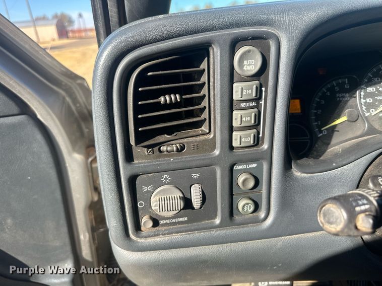 image for item IU9143 2000 Chevrolet Silverado 1500  Ext. Cab pickup truck