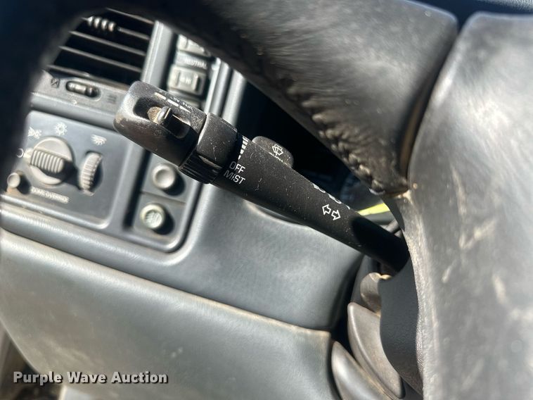 image for item IU9143 2000 Chevrolet Silverado 1500  Ext. Cab pickup truck