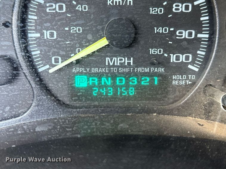 image for item IU9143 2000 Chevrolet Silverado 1500  Ext. Cab pickup truck