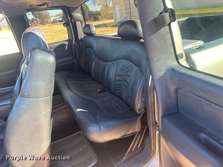 image for item IU9143 2000 Chevrolet Silverado 1500  Ext. Cab pickup truck