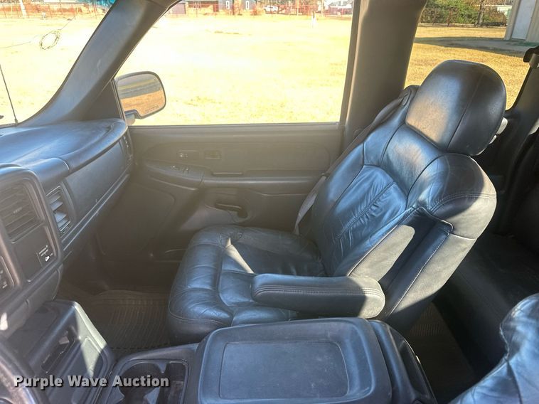 image for item IU9143 2000 Chevrolet Silverado 1500  Ext. Cab pickup truck