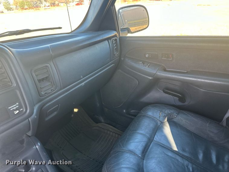 image for item IU9143 2000 Chevrolet Silverado 1500  Ext. Cab pickup truck