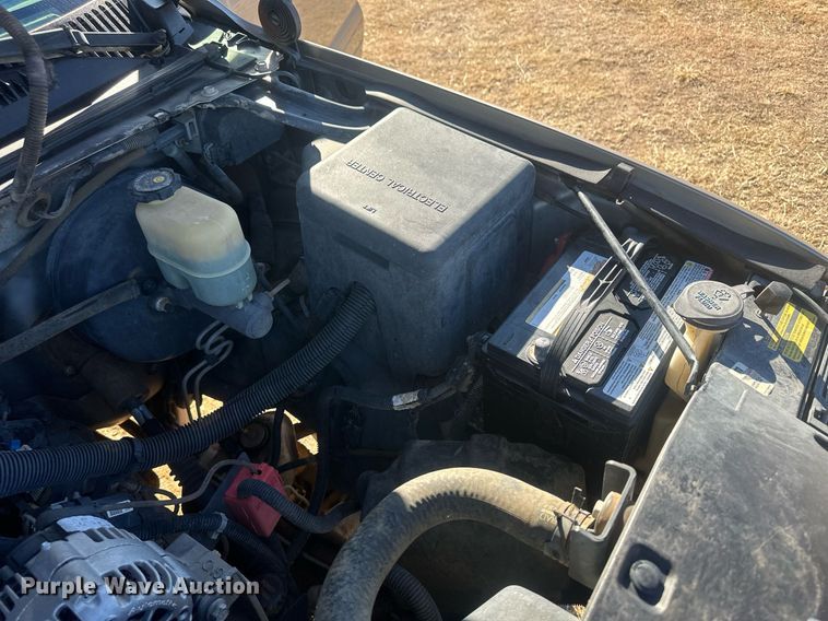 image for item IU9143 2000 Chevrolet Silverado 1500  Ext. Cab pickup truck