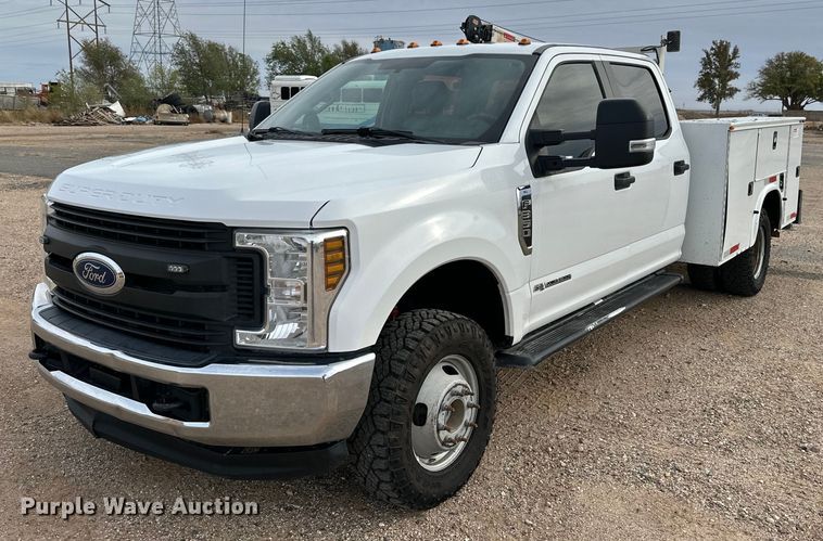 image for item JT9242 2018 Ford F350 Super Duty  Crew Cab utility bed pickup truck
