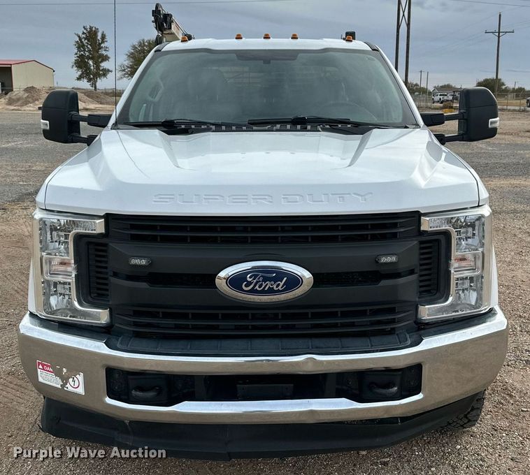 image for item JT9242 2018 Ford F350 Super Duty  Crew Cab utility bed pickup truck